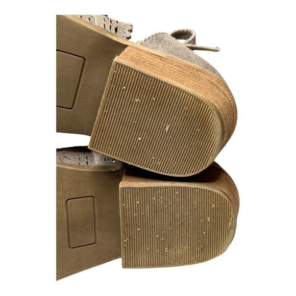 Very G Cici Bootie in Taupe Size 7.5 - Picture 9 of 9